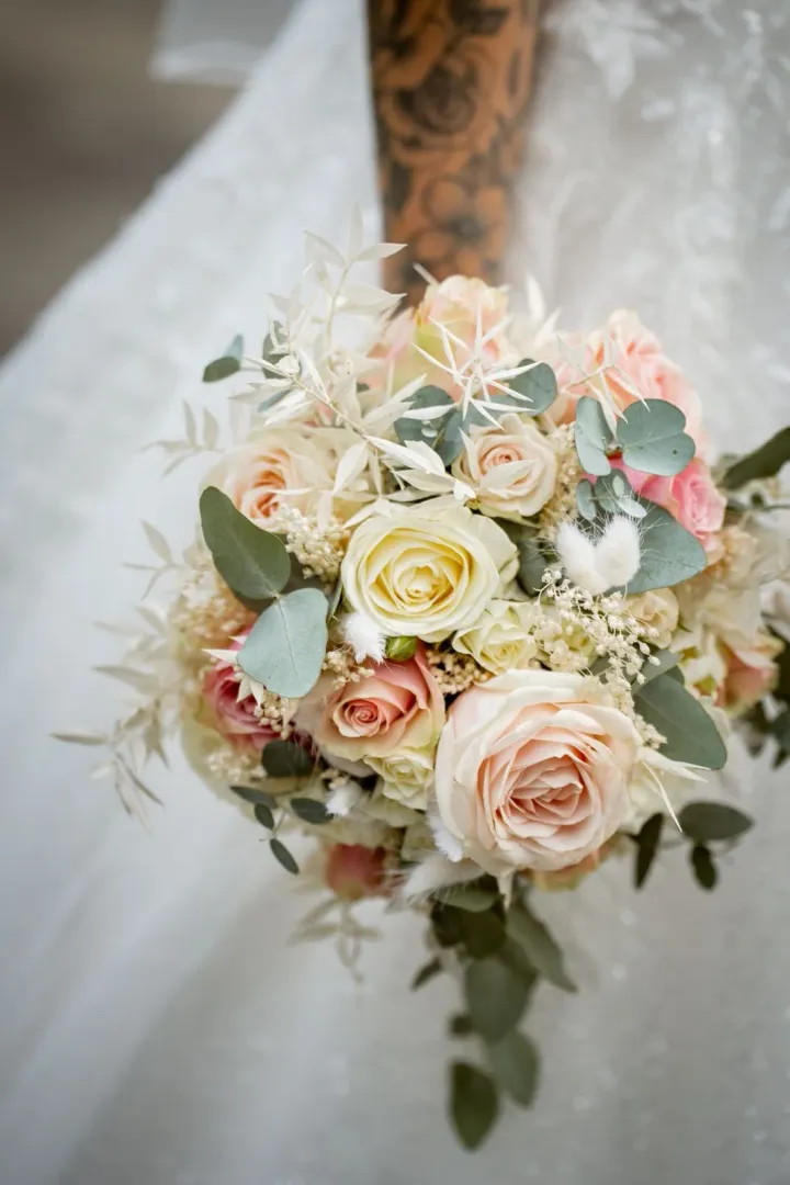 Brautstrauß mit Rosen
